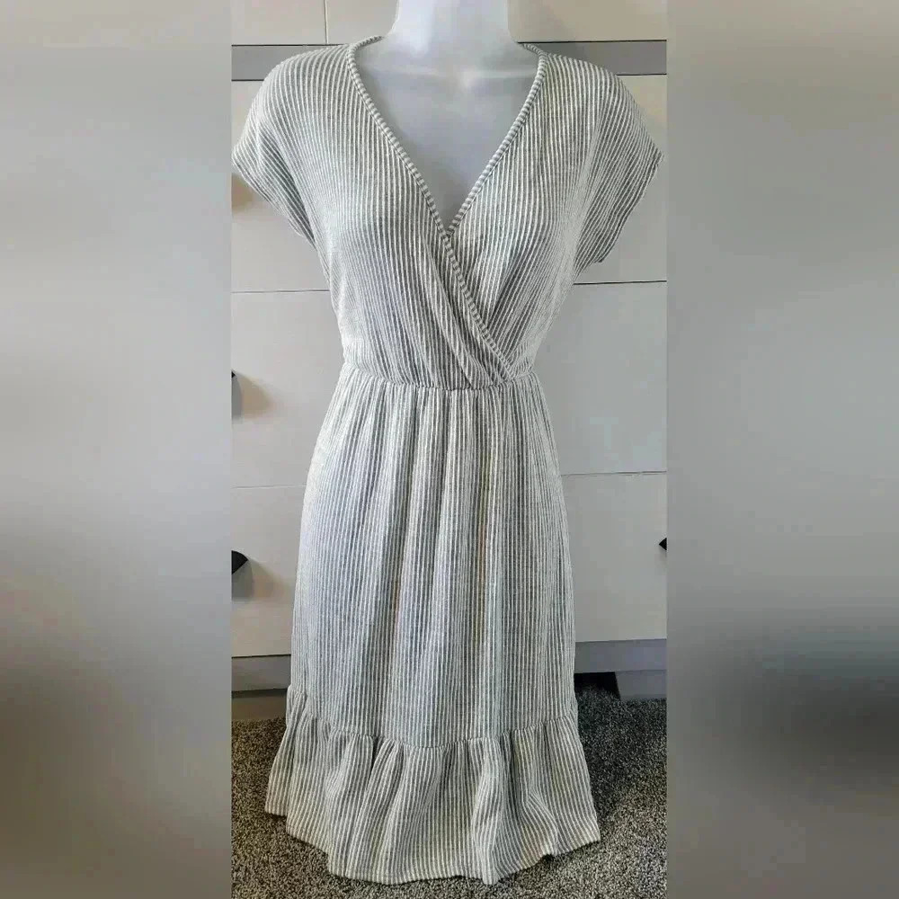 Caution to the Wind Brown White Seersucker Ruffle Faux Wrap V-Neck Dress size M